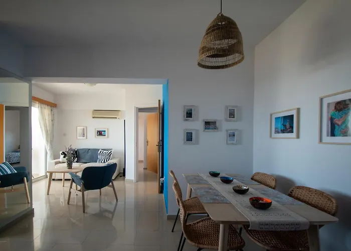 Mackenzie Sea Views Apartment Larnaca