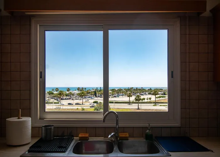 Mackenzie Sea Views * Larnaca